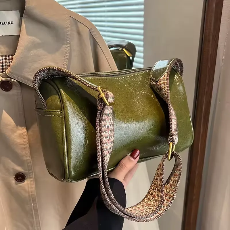 حقيبة كبيرة السعة، حقيبة كتف أنيقة للنساء لخريف وشتاء هذا العام، مصنوعة من خامة فاخرة، بتصميم مميز، وحقيبة وسادة.